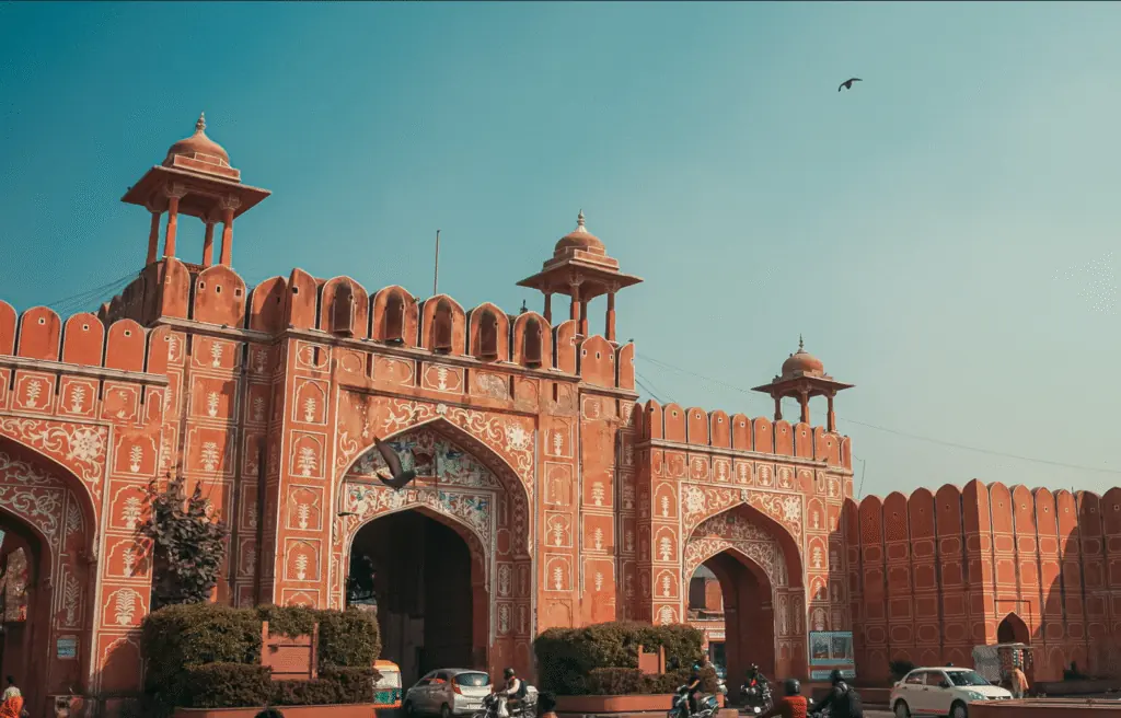 Between Heritage and Hangouts: Youth and the Changing Public Life of Jaipur